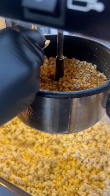 Popcorn service in action